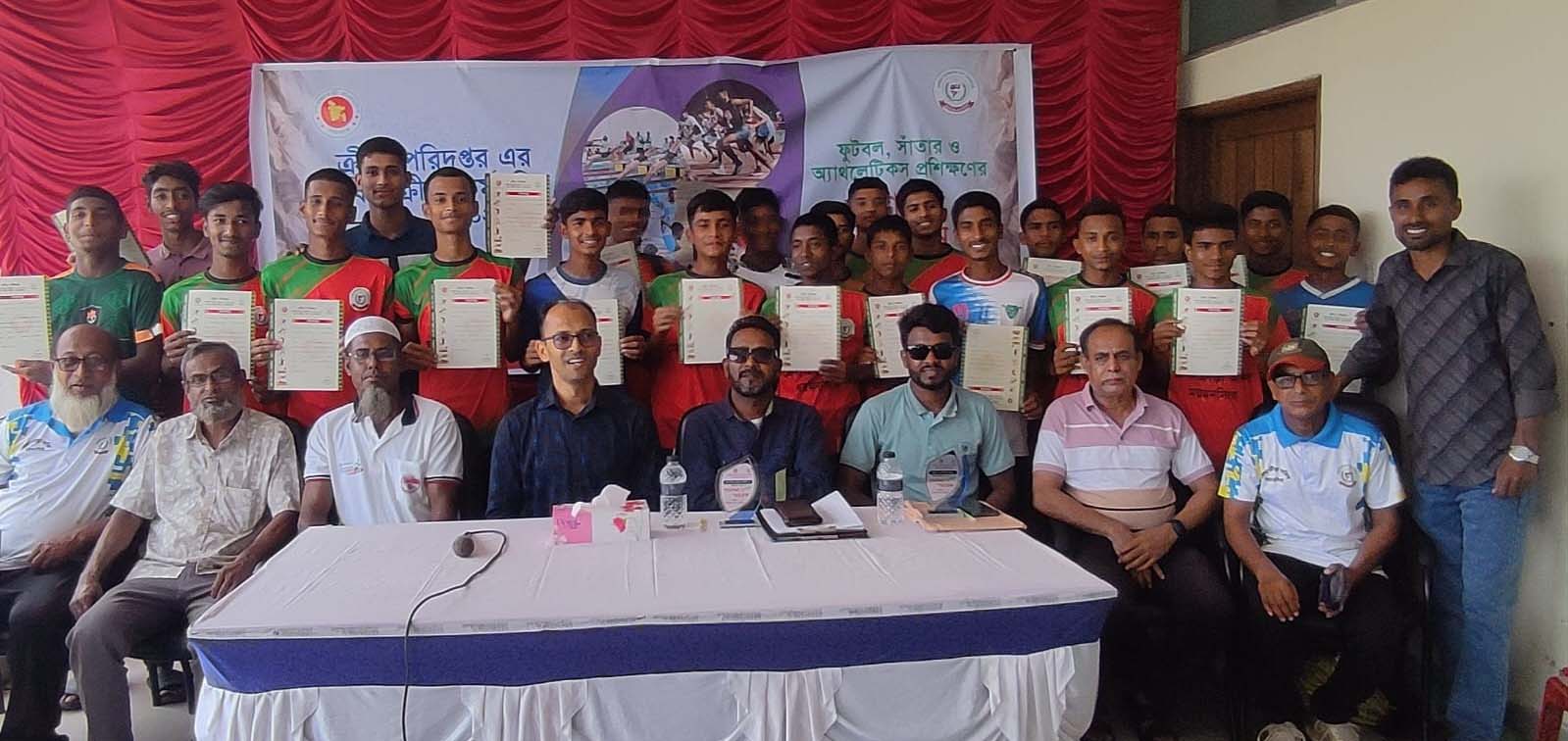 ময়মনসিংহে সাঁতার, ফুটবল ও অ্যাথলেটিক্স প্রশিক্ষণের সমাপনী