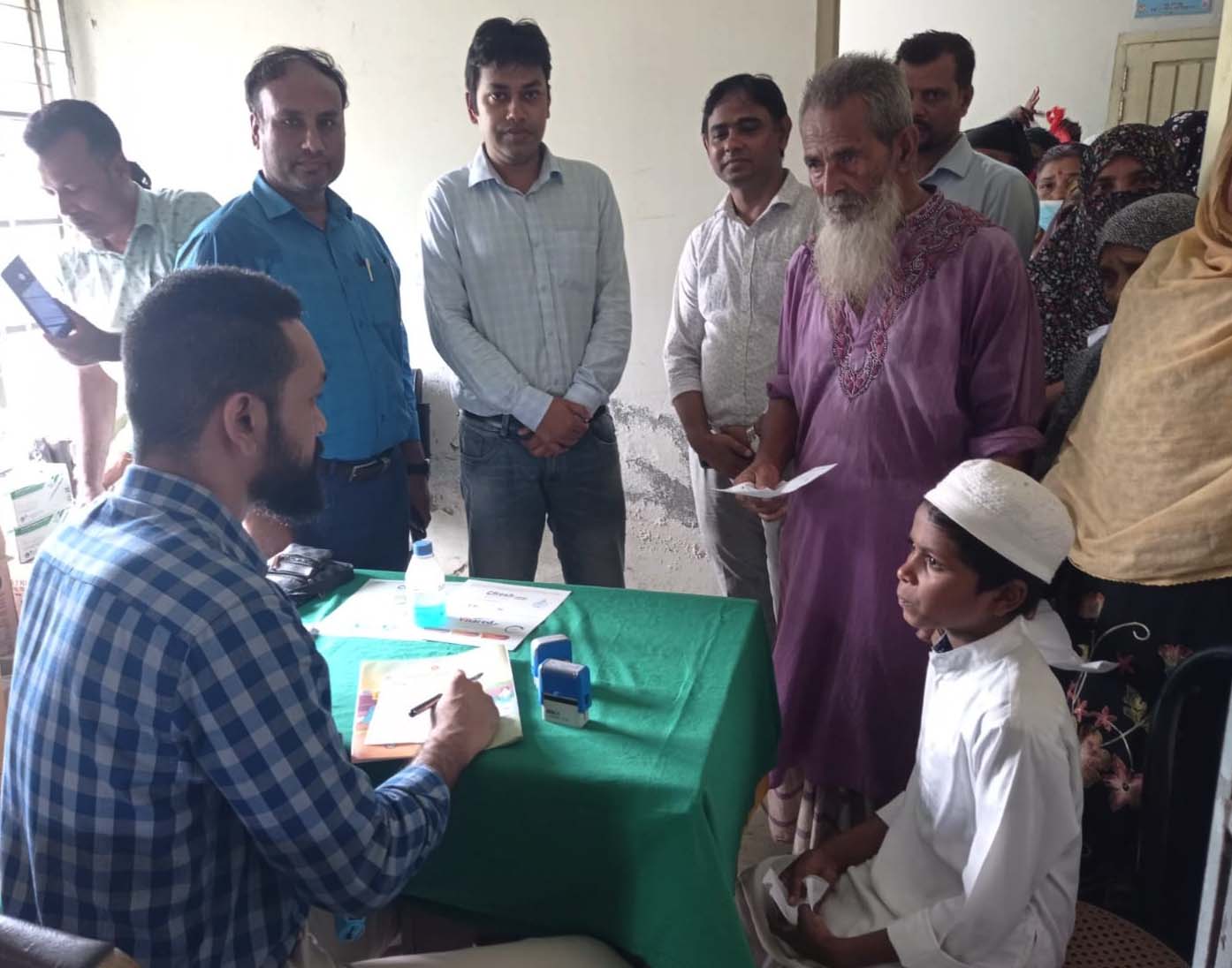 মুক্তাগাছা উপজেলা স্বাস্থ্য ও পরিবার পরিকল্পনা কর্মকর্তার ব্র্যাক চক্ষু চিকিৎসা ক্যাম্প পরিদর্শন